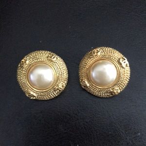 Chanel gold and pearl earrings